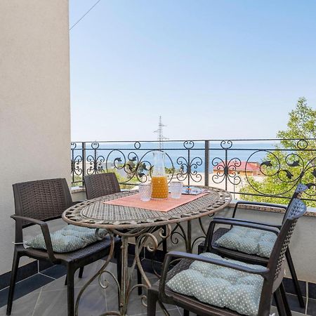 1 Bedroom Stunning Apartment In Makarska Exterior foto