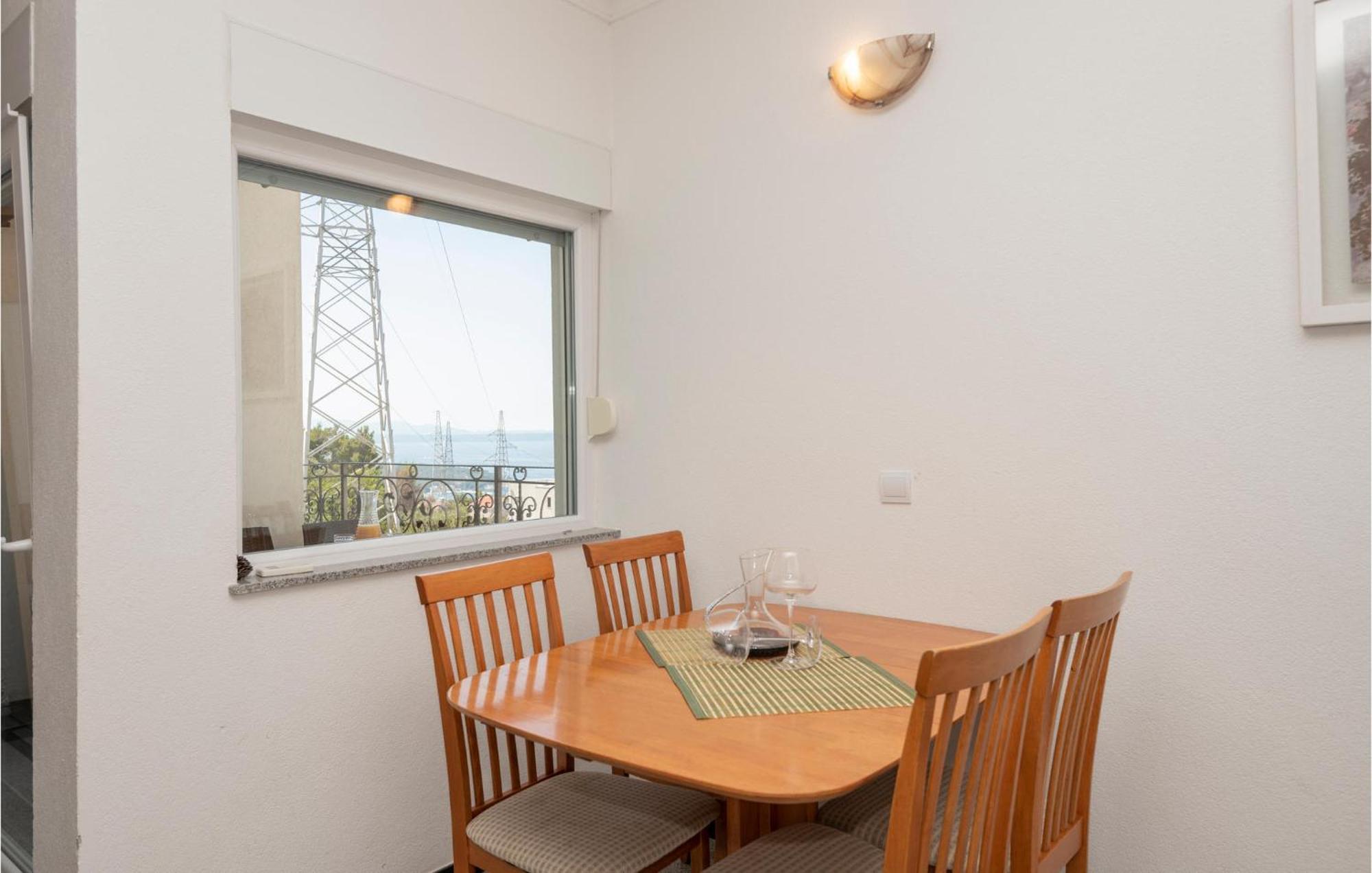1 Bedroom Stunning Apartment In Makarska Exterior foto