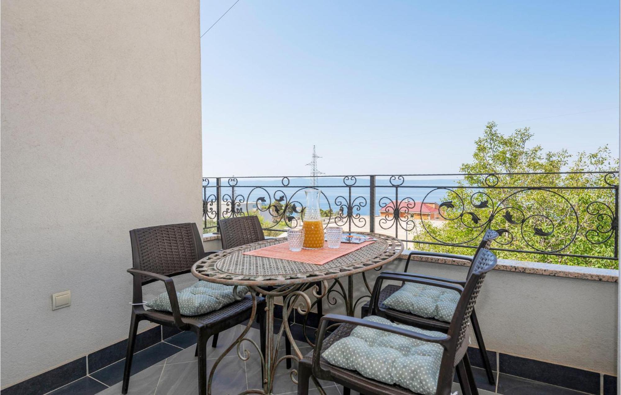 1 Bedroom Stunning Apartment In Makarska Exterior foto