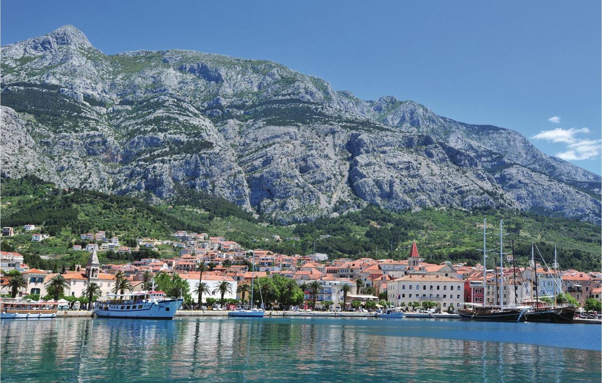 1 Bedroom Stunning Apartment In Makarska Exterior foto