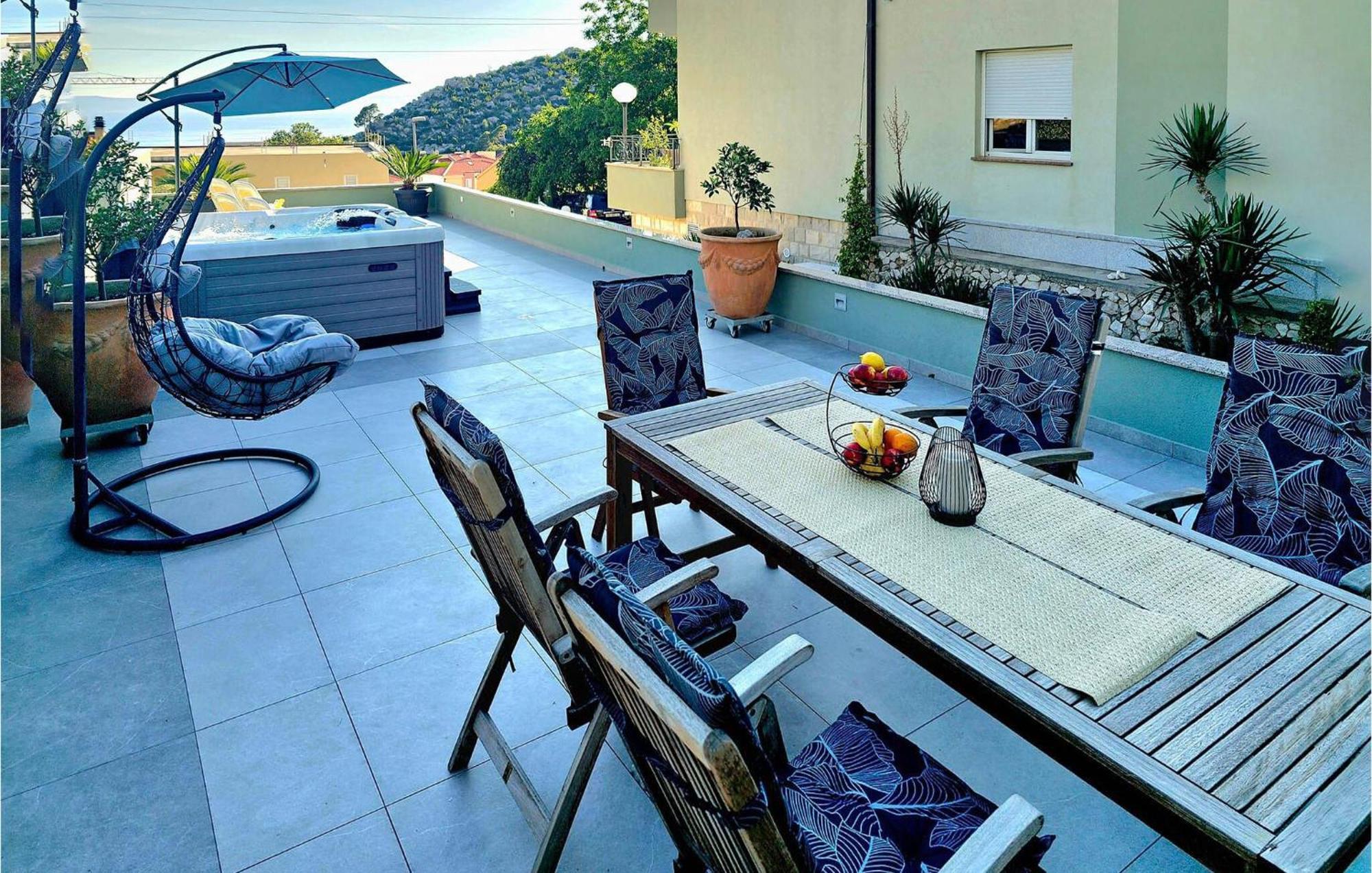 1 Bedroom Stunning Apartment In Makarska Exterior foto