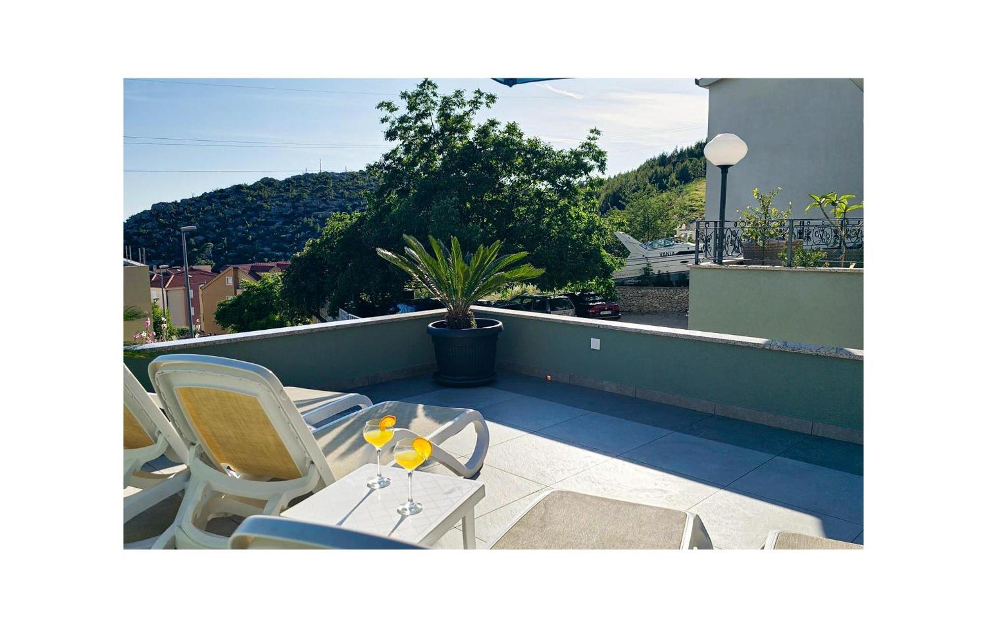 1 Bedroom Stunning Apartment In Makarska Exterior foto